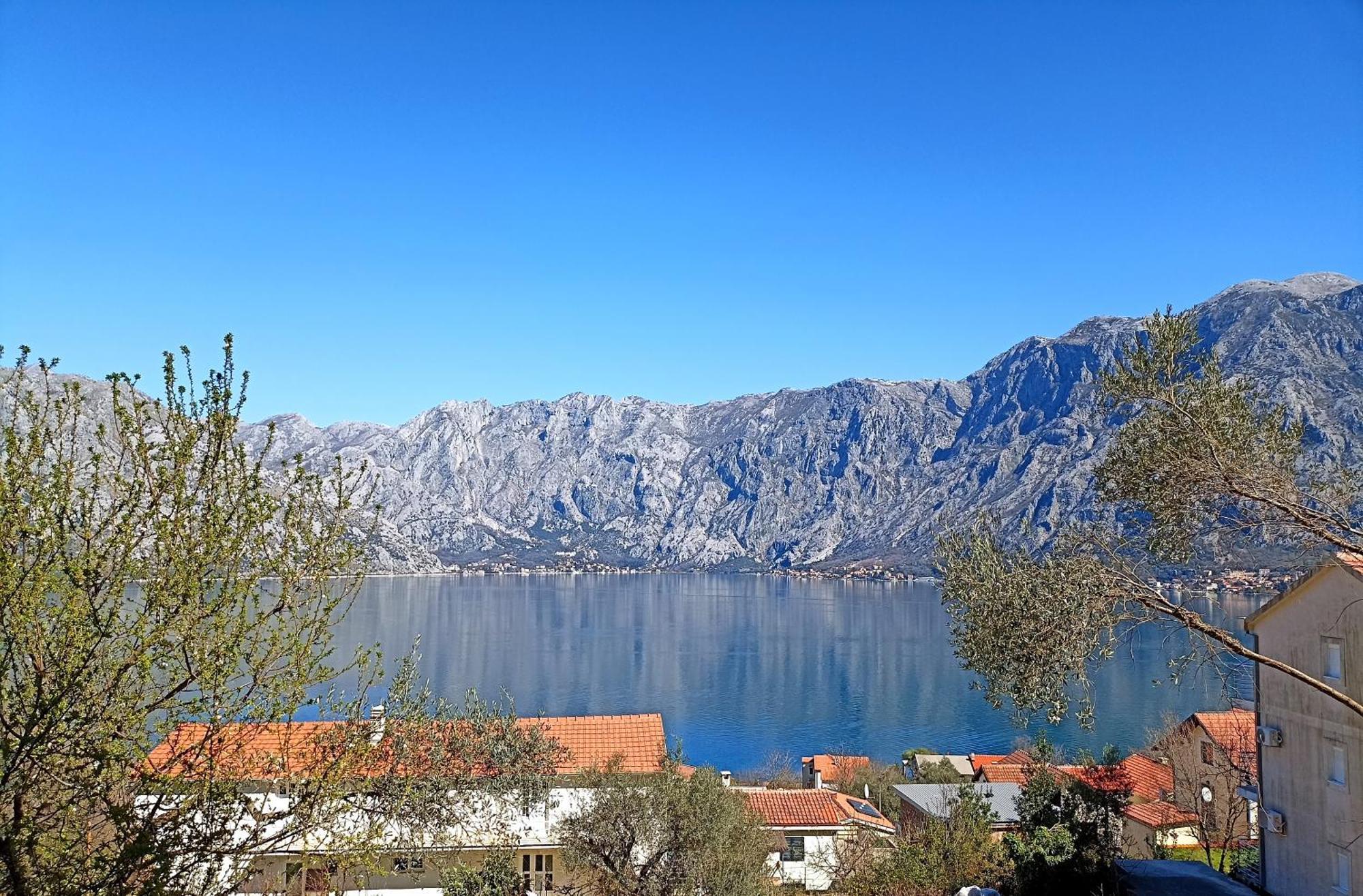 Apartment Vibrant Bayview Prcanj Kotor